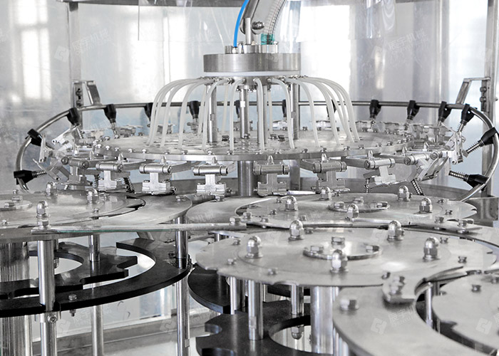 四合一礦泉水灌裝設(shè)備 四合一礦泉水灌裝設(shè)備